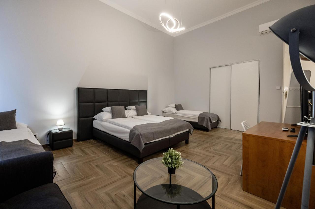 Prime Time Vaci Budapest — Fotók 1